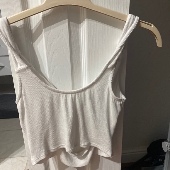 White top - Picture 5 of 5